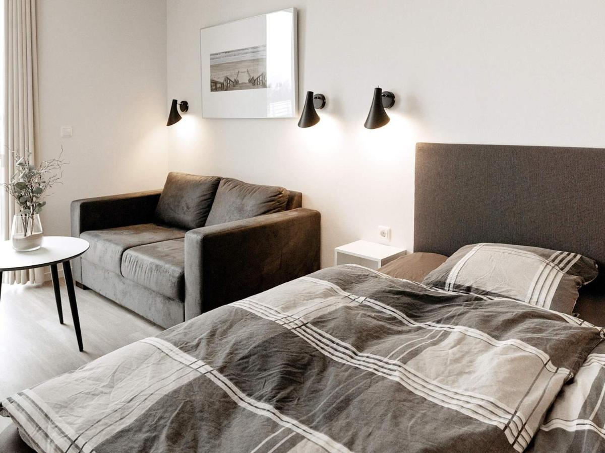 Apartment V *