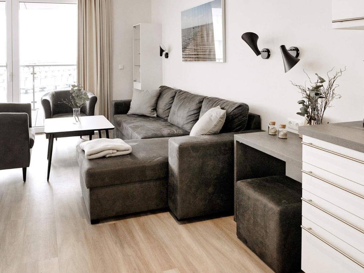 Apartment V *