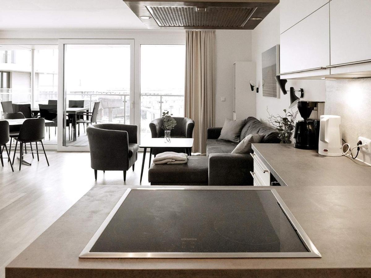 V Apartment *