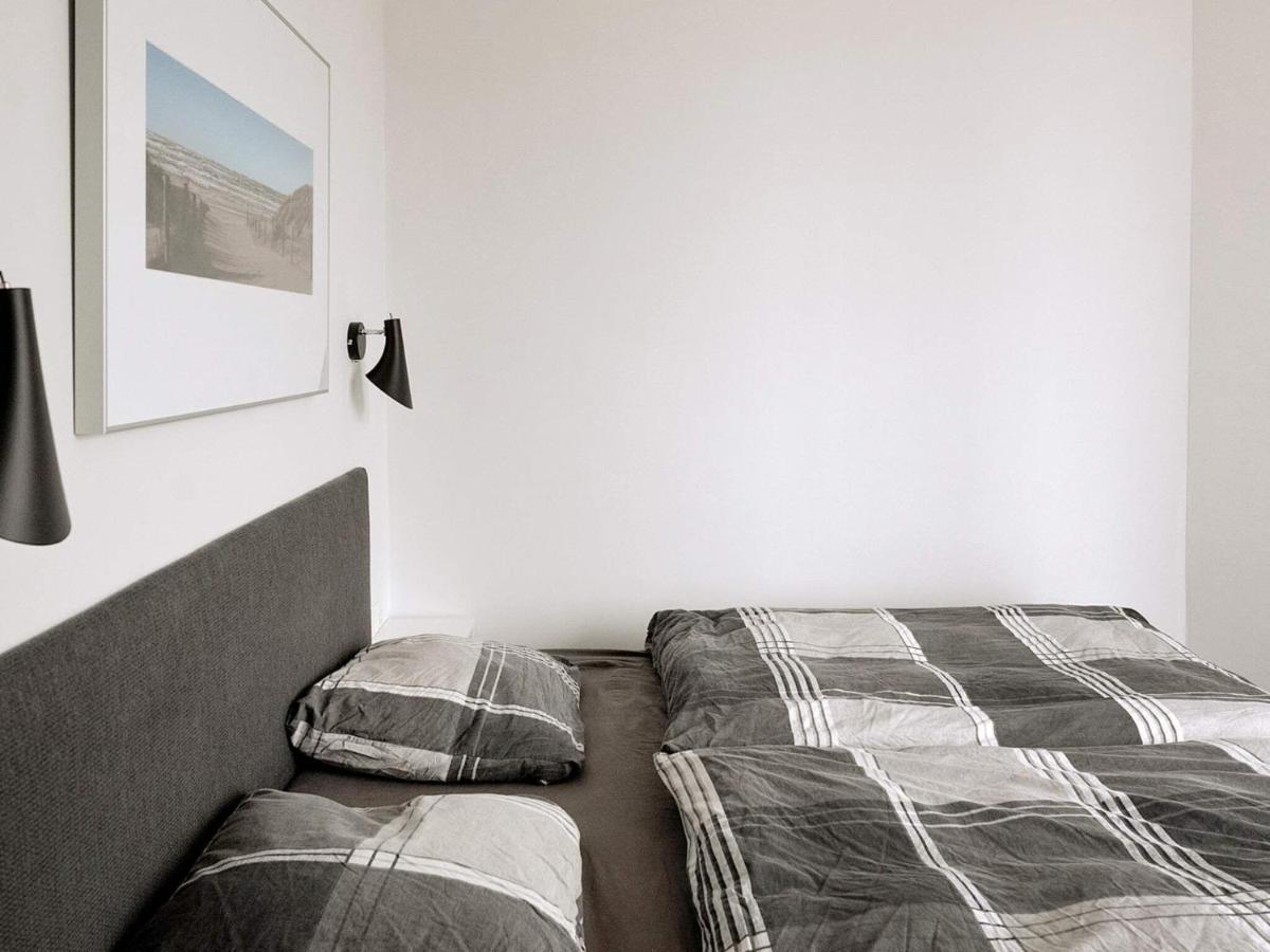 Apartment V